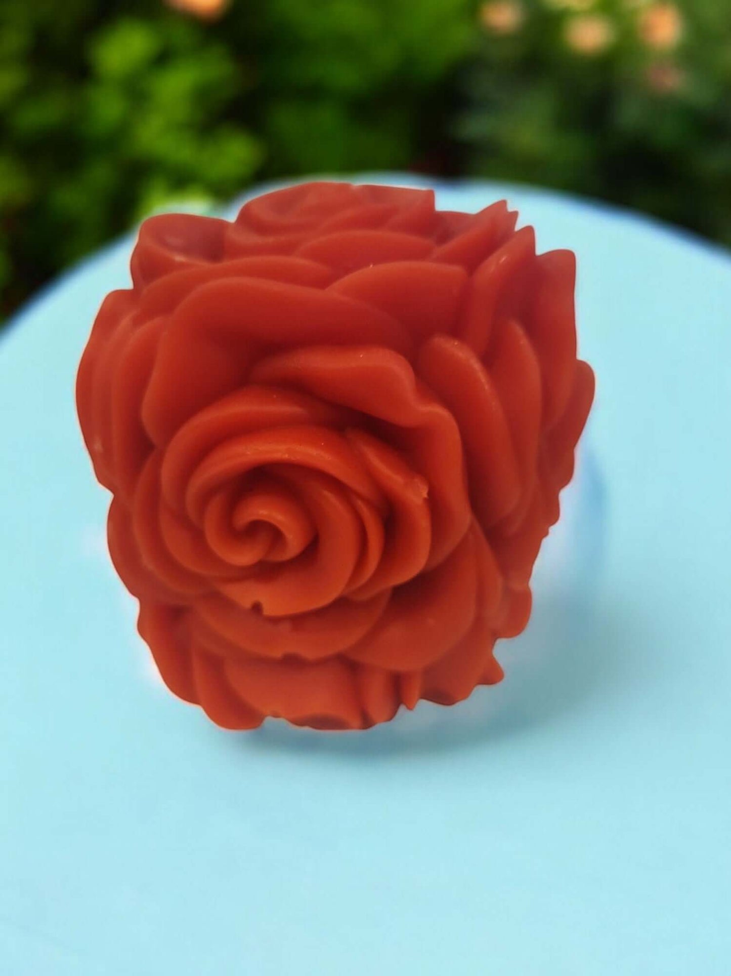 Rose-shaped massage candle in warm red, ideal for intimate moments and erotic play.